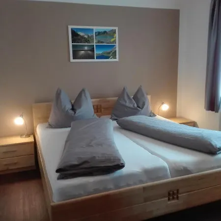Holzer Apartman
